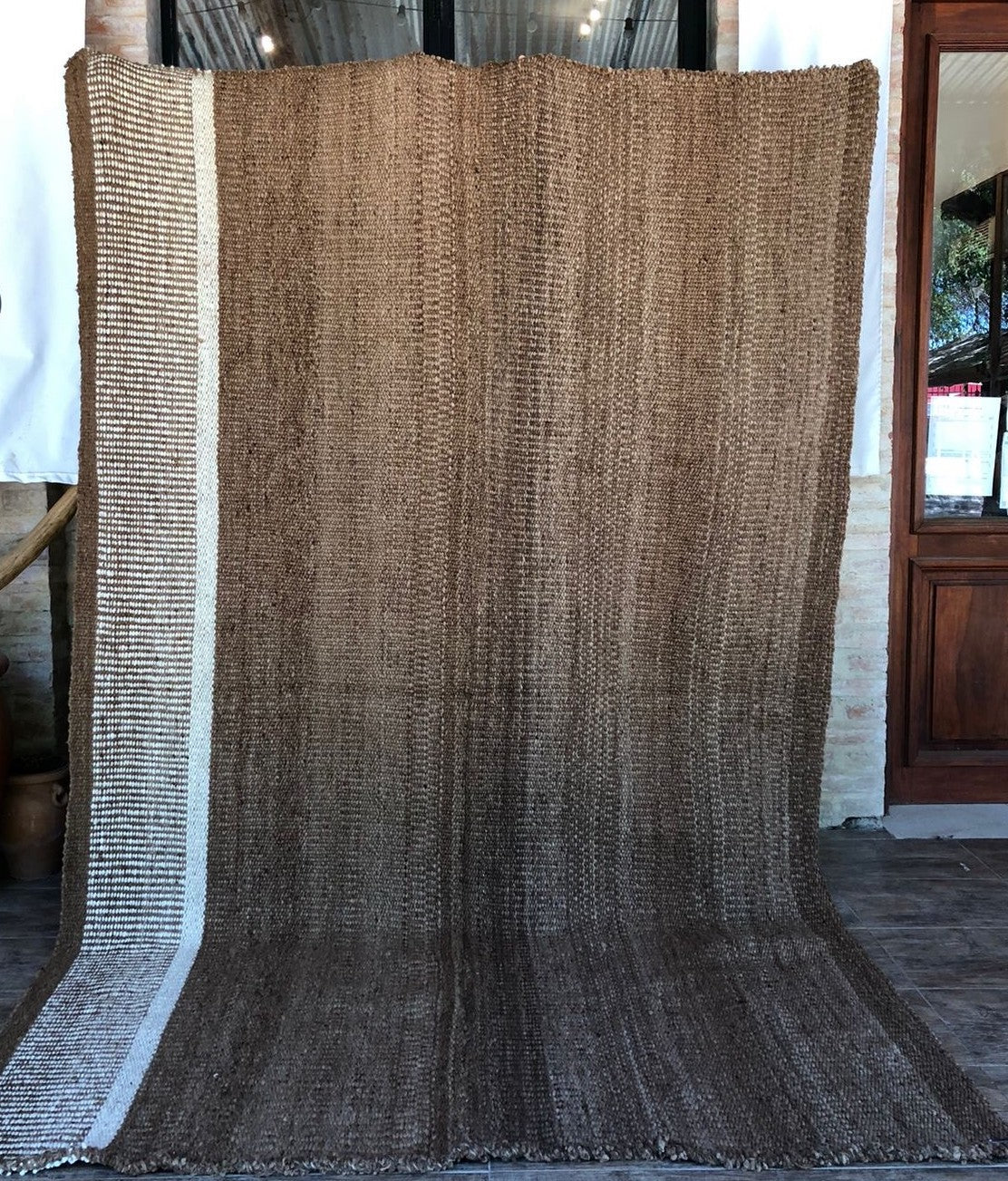 DORA | CHOCOLATE Y BLANCO